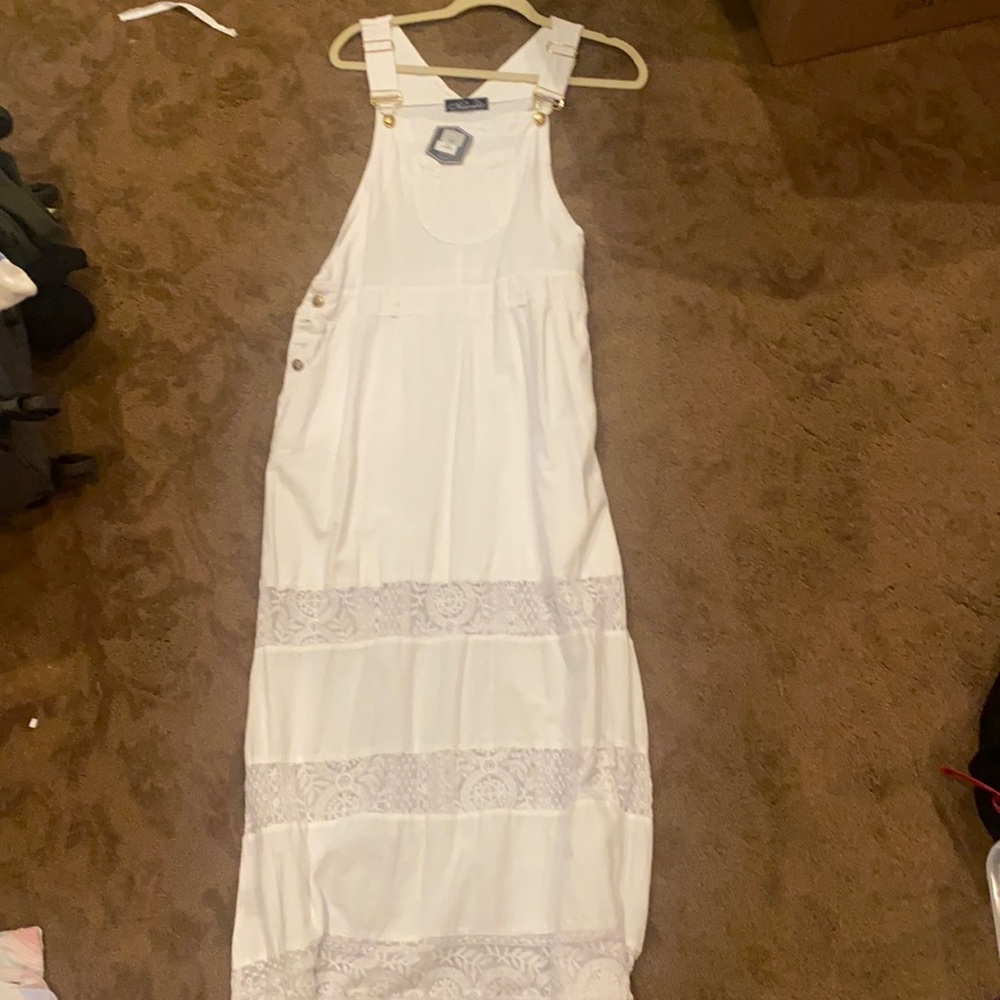 Long white dresss